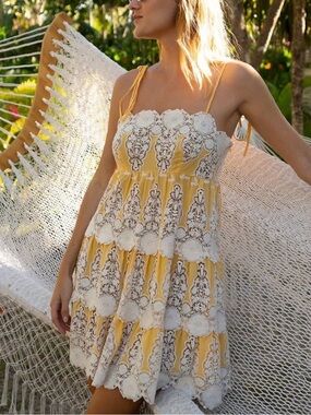 Miguelina Gwendolyn
Hummingbird Embroidered Dress